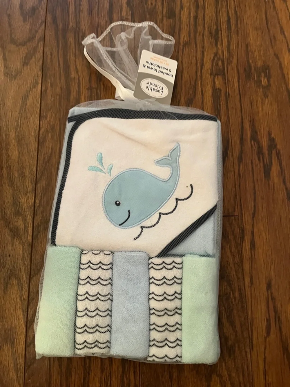 Luvable Friends White Whale Ocean Sea Fish Waves Hooded Towel & Washcloths Set